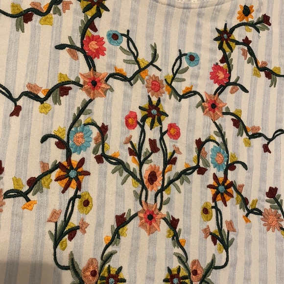 Embroidered Top - Picture 2 of 4